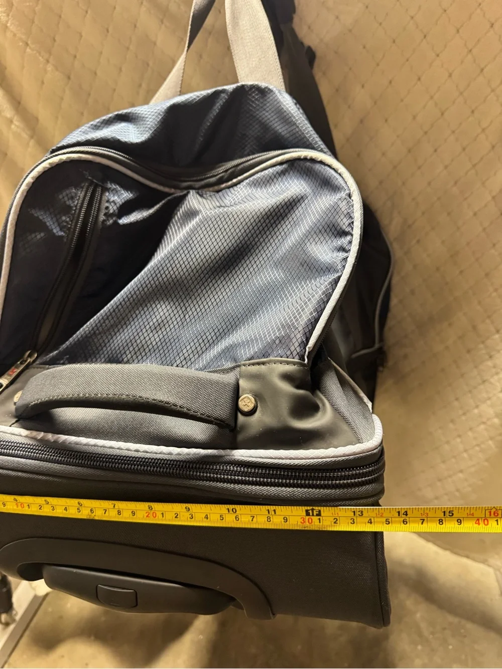 Swiss Tech spacious duffel